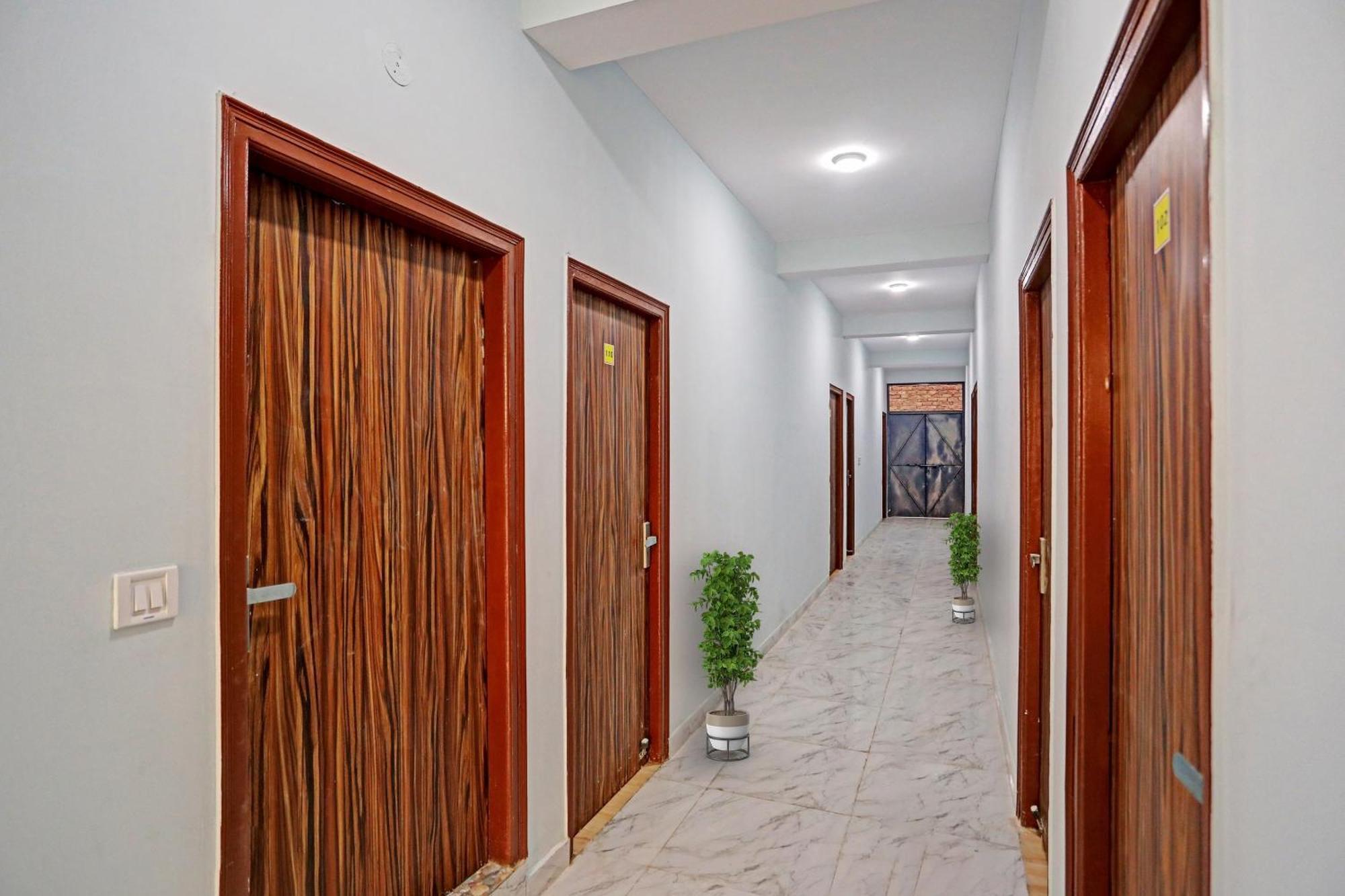 Hotel O Surya Gold Guest House Najafgarh Eksteriør bilde